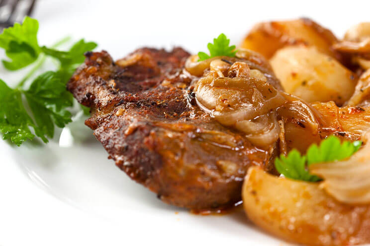 SCHEMA-PHOTO-Pork-Chops-With-Apple-Braised-Bacon-And-Cabbage.jpg