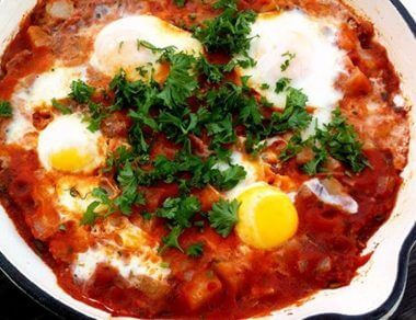 eggs with fried bacon tomato sauce featured image