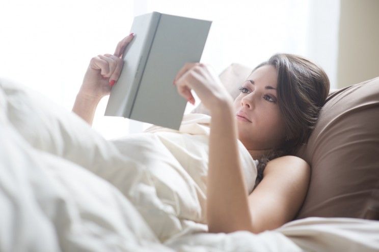 read-book-in-bed