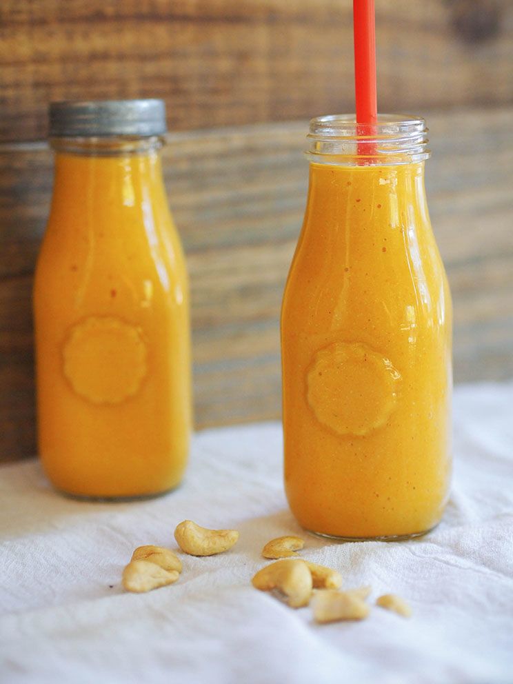Turmeric Smoothie with Mango and Coconut