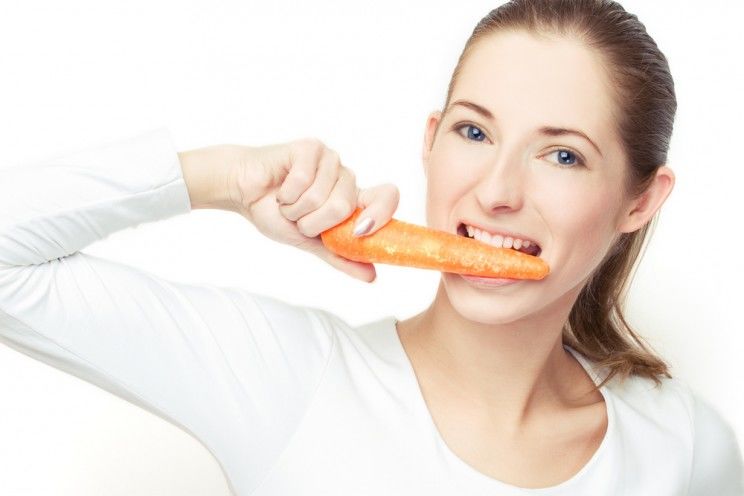 woman eating a carrot