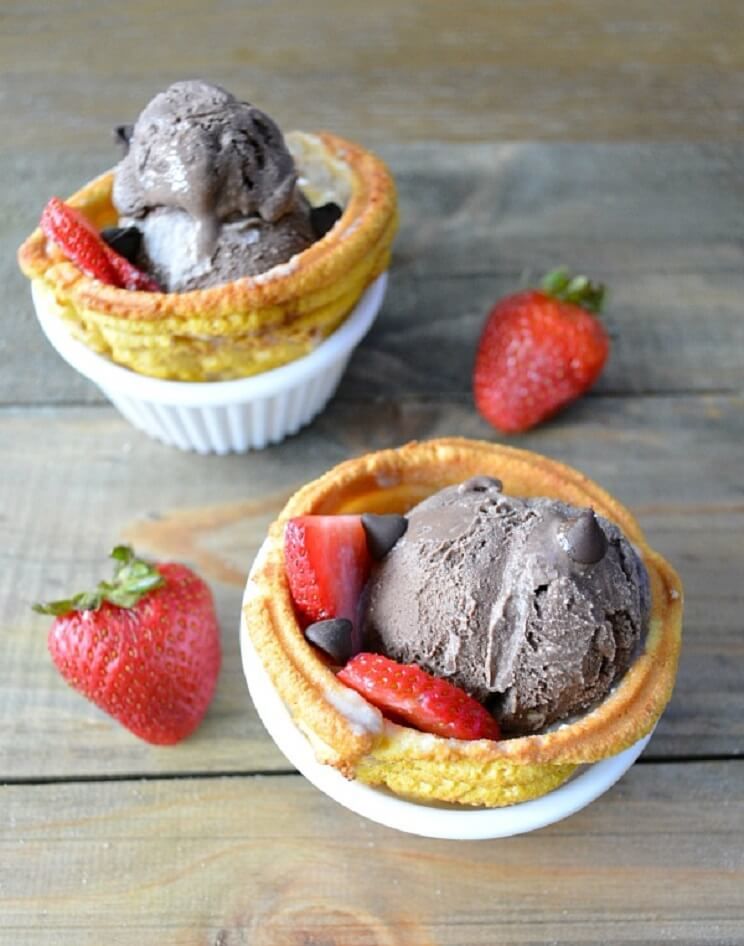 churro bowls with chocolate ice cream