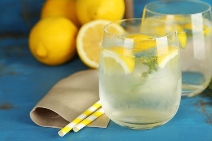 lemon water with straws