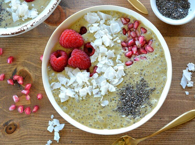 matcha smoothie bowl