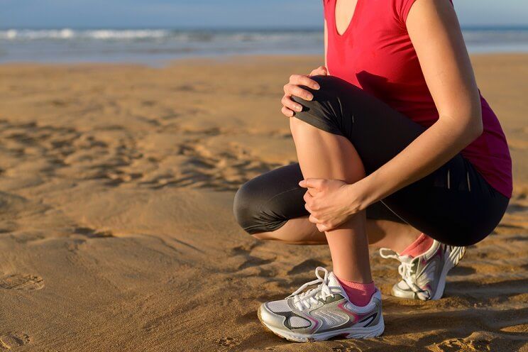 runner on beach with shin pain