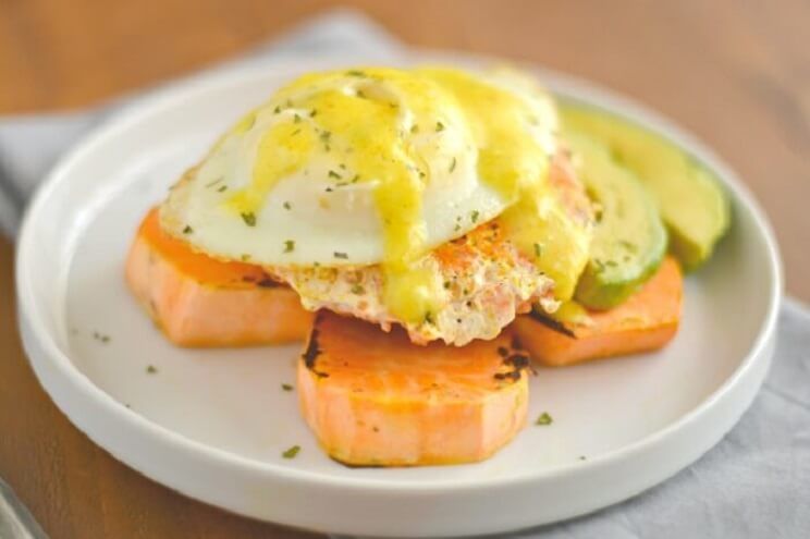 salmon eggs benedict