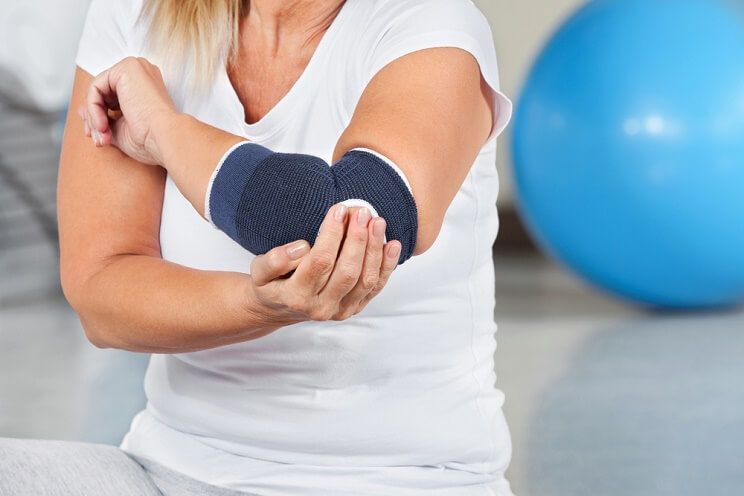 woman treating tennis elbow