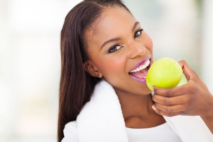 woman eating prebiotic rich food