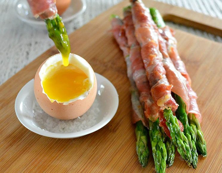 Prosciutto Wrapped Asparagus Dipped in Soft-Boiled Egg
