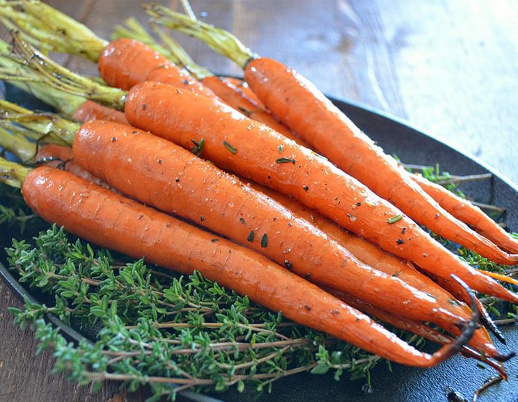 maple glazed carrots featured image
