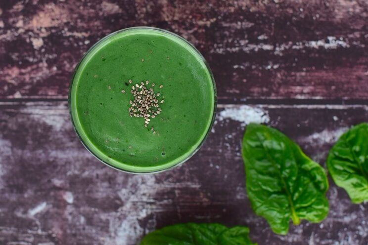 spirulina smoothie with chia seeds