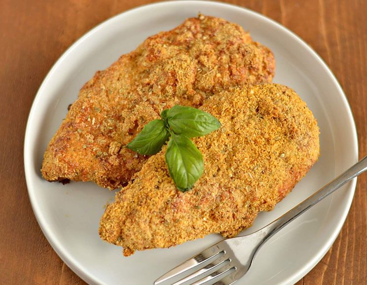 This delicious unfried chicken gets the crispy crunch just right without any grains or deep frying! It's a protein-packed dish perfect for lunch or dinner.