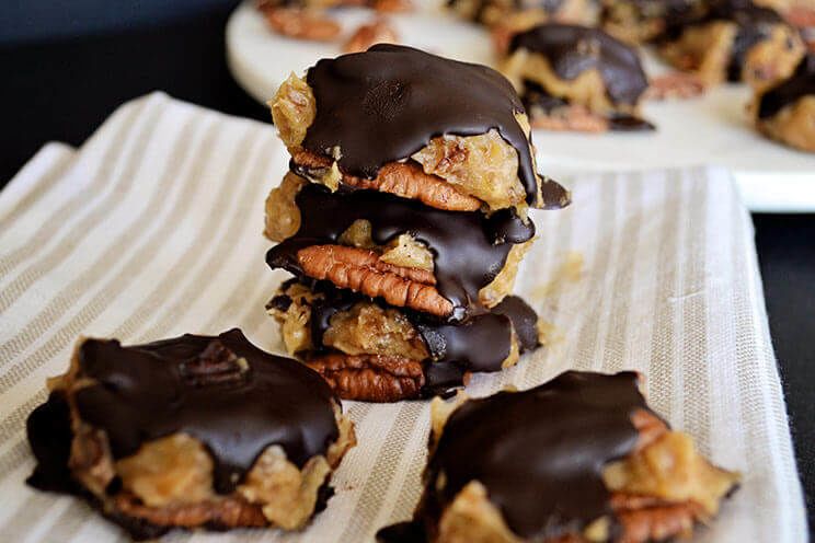 schema-photo-Dark-Chocolate-Pecan-Pralines-Recipe.jpg