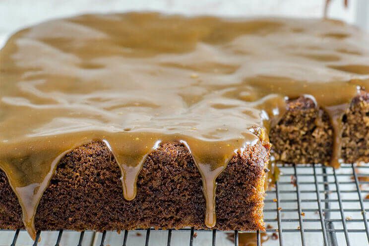 schema-photo-Irresistible-Sticky-Toffee-Pudding-with-Coconut-Toffee-Sauce.jpg