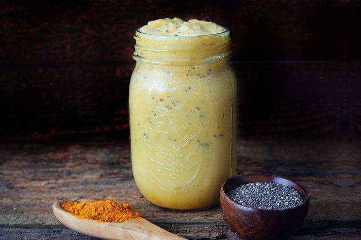schema-photo-Turmeric-Ginger-Smoothie-with-Coconut-Oil.jpg
