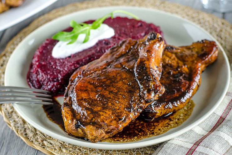 schema-photo-Tangy-Sweet-Pork-Chops-with-Beet-Puree.jpg
