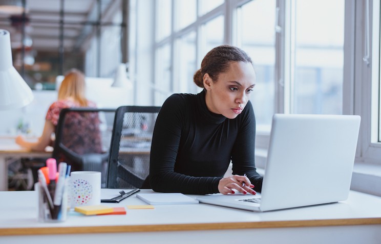 woman at computer stressed