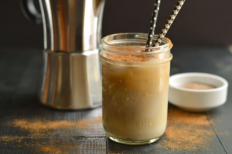 schema-photo-Iced-Caramel-Macchiato-with-Almond-Milk.jpg