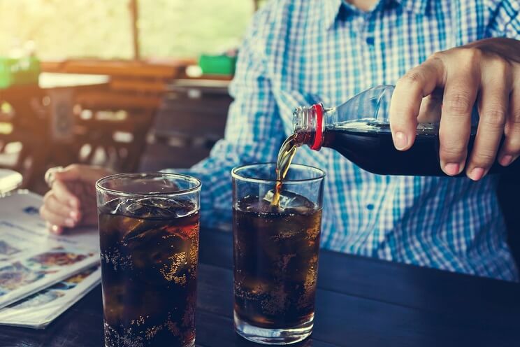 diner pouring soda