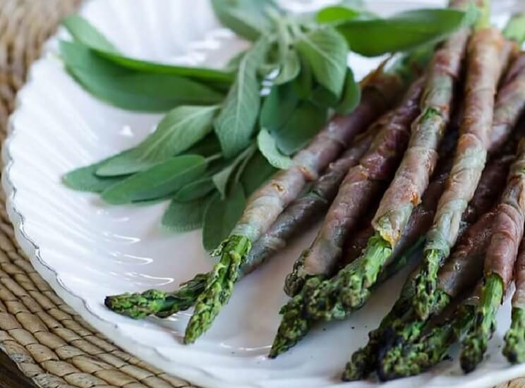 asparagus wrapped in prosciutto