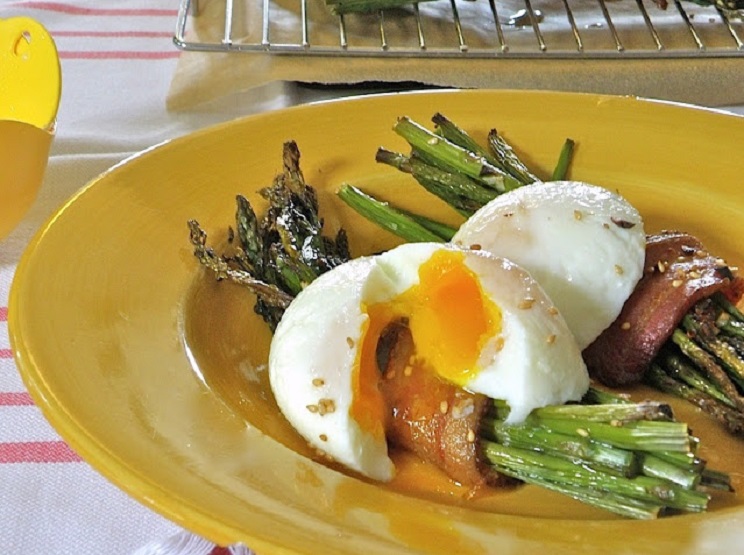 Asparagus Bundles with Bacon & Poached Eggs