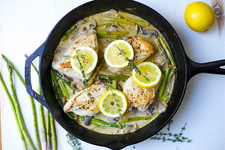 Creamy Lemon Chicken with Asparagus and Mushrooms