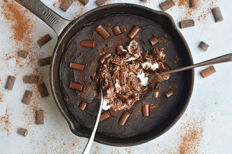 Warm, rich and fudgy, this Paleo Pumpkin Spice Skillet Brownie is the perfect dessert for two! Filled with pumpkin purée and warm, comforting spices.