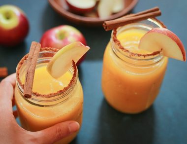 Start your day with this vibrant, energy-boosting smoothie. It’s sweet, refreshing, and finished with a delightful taste of cinnamon!