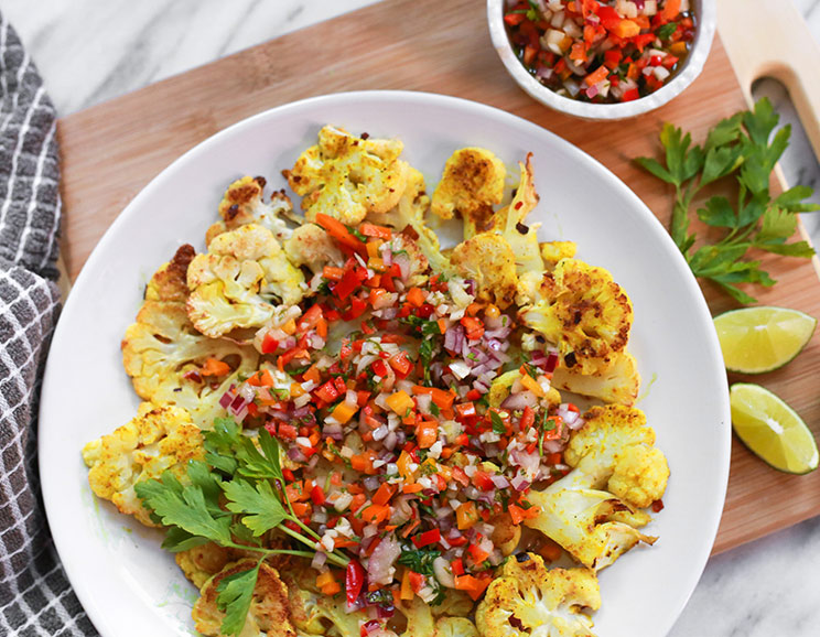 Healthy cauliflower nachos make for the perfect, drool-worthy snack. This nourishing dish makes a great alternative to traditional nachos.