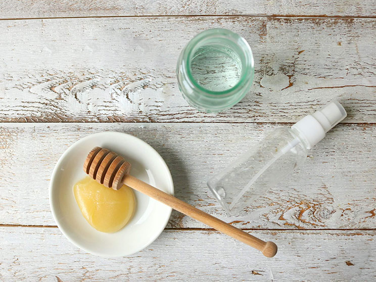 DIY Honey Spray Sore Throats