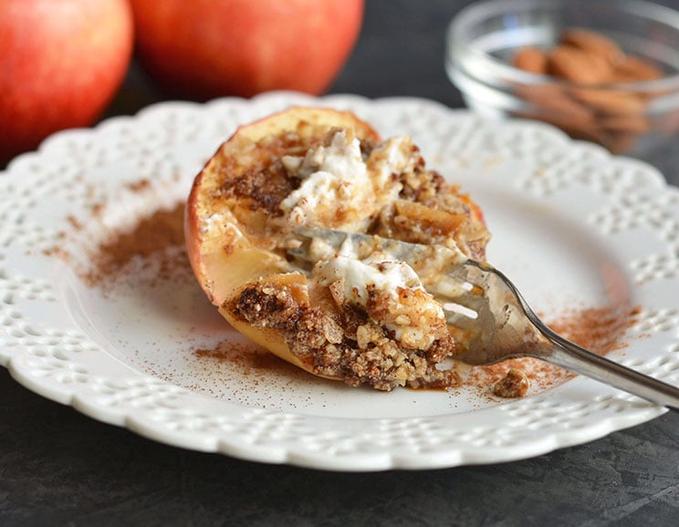 These Healthy Baked Apples Taste Just Like Apple Pie, Without the Crust