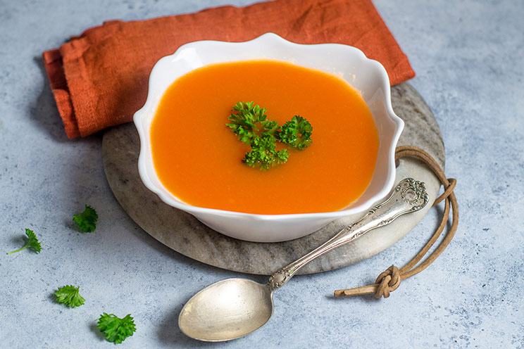 SCHEMA-PHOTO-Carrot-Ginger-Soup-with-Anti-Inflammatory-Turmeric.jpg