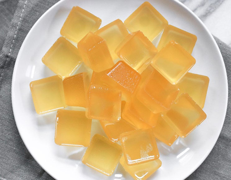 Get your daily dose of ACV in these bite-sized apple cider vinegar gummies! Try these apple cider vinegar gummies for a treat that even the kids will love.