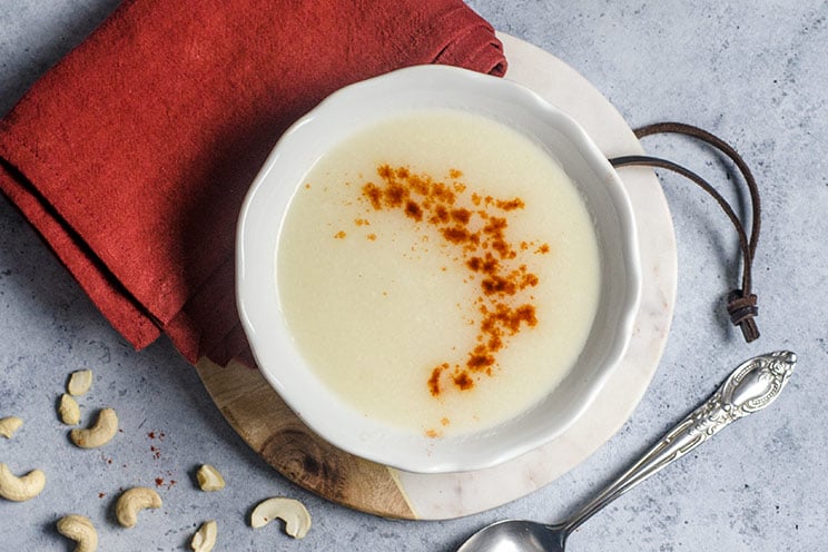 SCHEMA-PHOTO-How-to-Make-Deliciously-Creamy-Soup-with-Cauliflower-Cashews.jpg