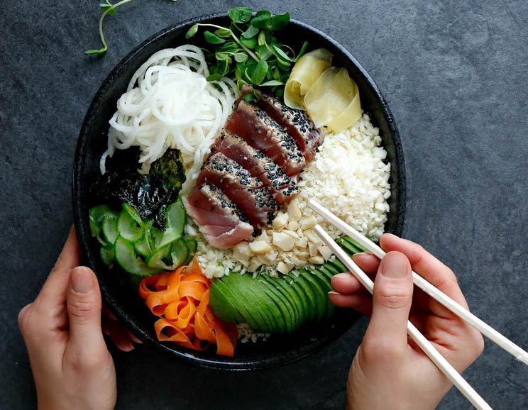 Swap Your Boring Salad with This Easy Seared Tuna Bowl