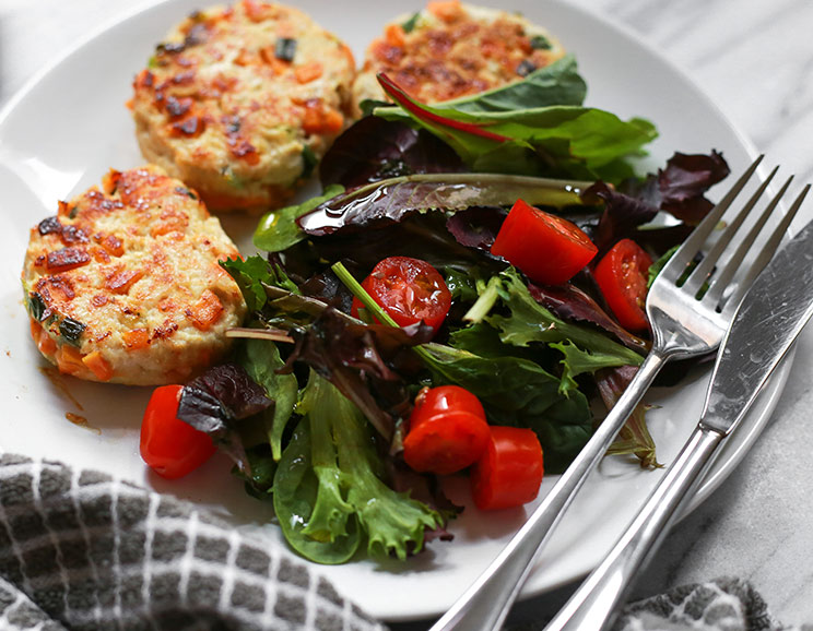 These low-carb chicken patties with scallions and garlic make a great protein-rich lunch that your whole family will love.