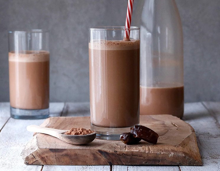 Skip the Nesquik & Blend Up This 3-Ingredient Chocolate Milk Instead (Sugar Free!)
