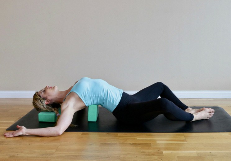 5 Chest-Opening Yoga Stretches (soothing + pain-relieving)
