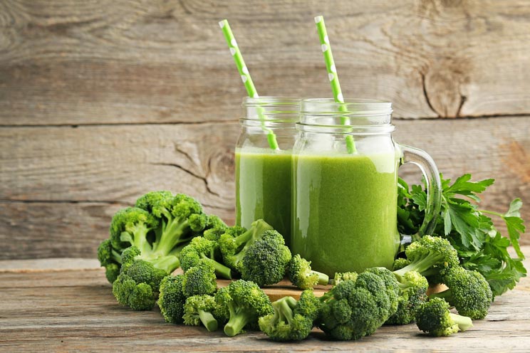 Green-detox-juice-with-broccoli.jpg