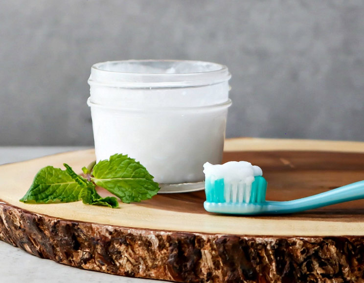 Homemade Whitening Toothpaste (3-Ingredient)