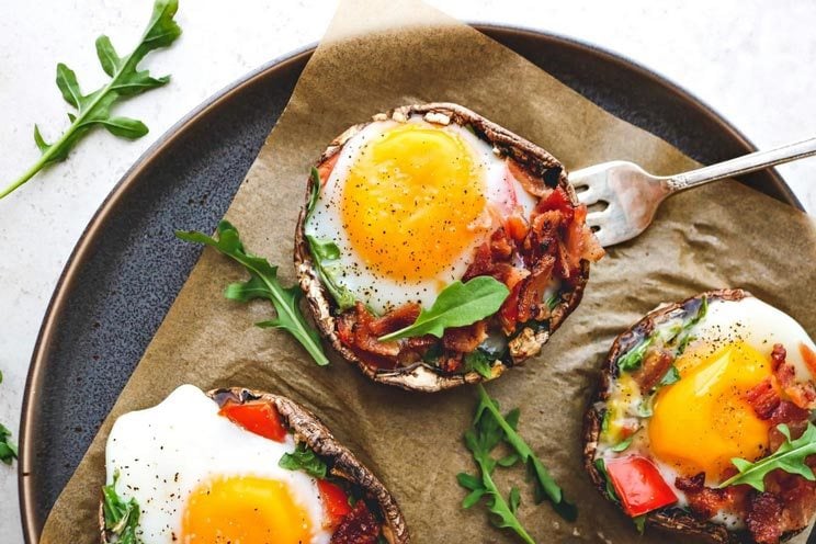 Looking for an all-in-one Paleo breakfast? Try roasting these Bacon and Baked Egg Portobello Mushrooms in just 35 minutes.