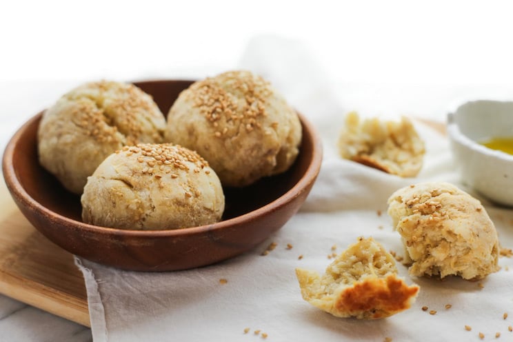 SCHEMA-PHOTO-Fluffy-Plantain-Buns-with-Roasted-Sesame-Seeds.jpg