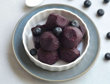Made with four ingredients - blueberries, gelatin, magnesium, and water - these gummies are a delicious nighttime snack you can enjoy for better sleep.