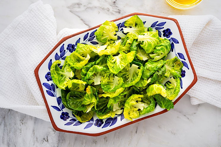 SCHEMA-PHOTO-Baked-Brussels-Sprouts-Chips.jpg