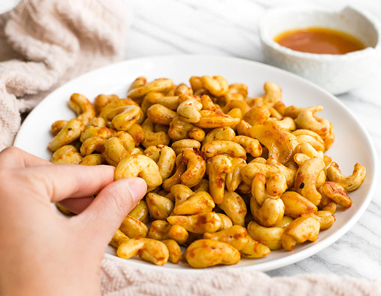 When you need something to munch on between meals, reach for these addictive cashews infused with buffalo wing flavor. Can't stop snacking!