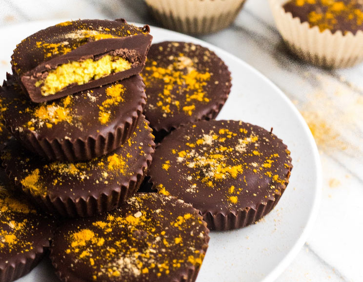 These homemade chocolate cups are just like REESE’S Peanut Butter cups, but a whole lot better. Dark chocolate and turmeric? Count us in!