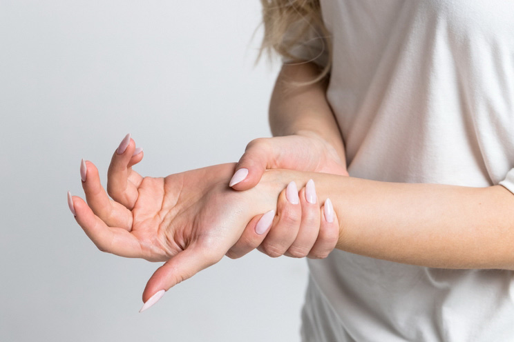 If You Wake Up with Numbness in Fingers, Here Are 3 Ways to Fix It