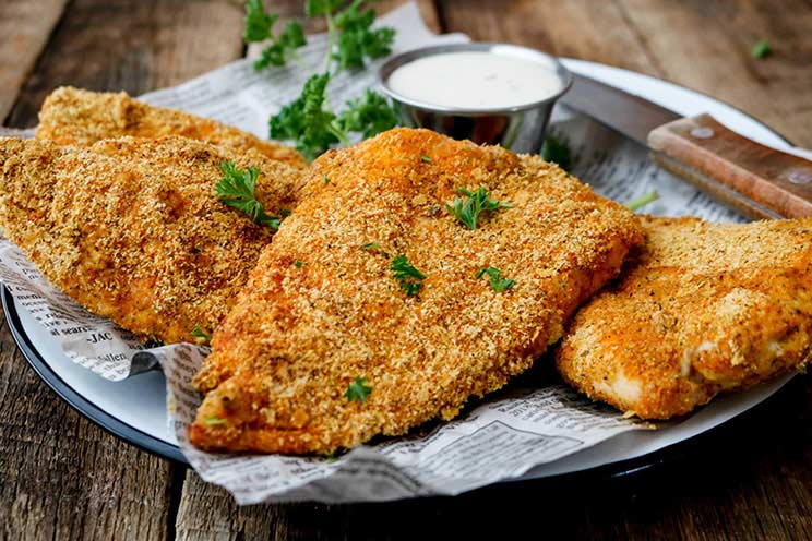 Skip the carbs, and bite into this crispy, keto-approved “fried” chicken! Chicken doesn’t have to be boring when you’re keto.