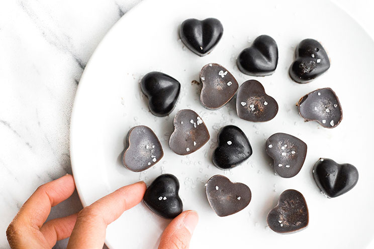 SCHEMA-PHOTO-Easy-Cacao-Butter-Chocolate-Hearts.jpg