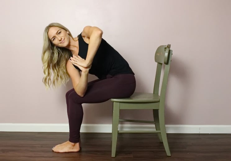 7 Post-Dinner Thanksgiving Stretches to Reduce Belly Bloat